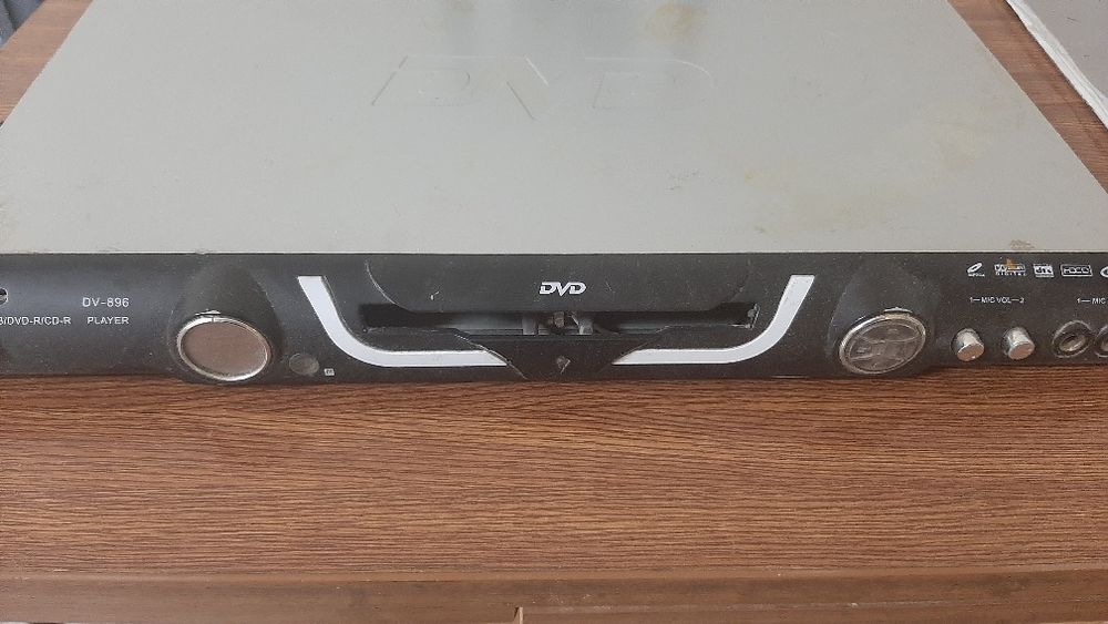 Продам DVD плеер б/у