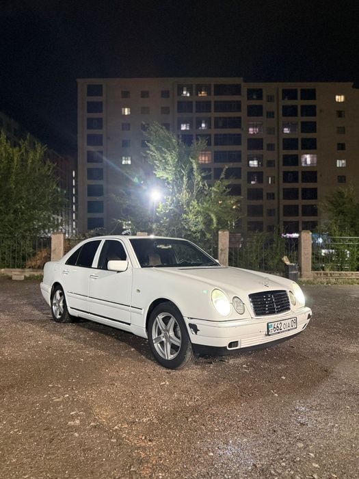 Продаю машину Mercedes w210