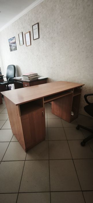 Продам стол офисный