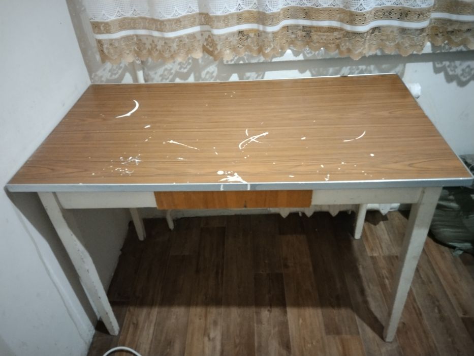 Продам стол кухонный