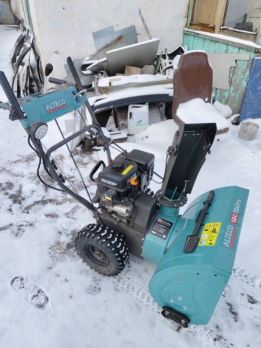 Продаю снегоуборщик