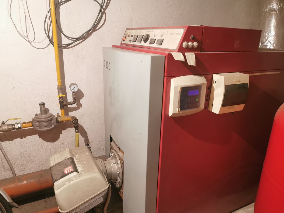 Продавам ГАЗОВ КОТЕЛ Viadrus 220 KW /чешко производство/