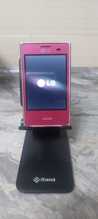 Vind Telefon LG E 400 cu Incarcarcator Original LG ,,Decodat
