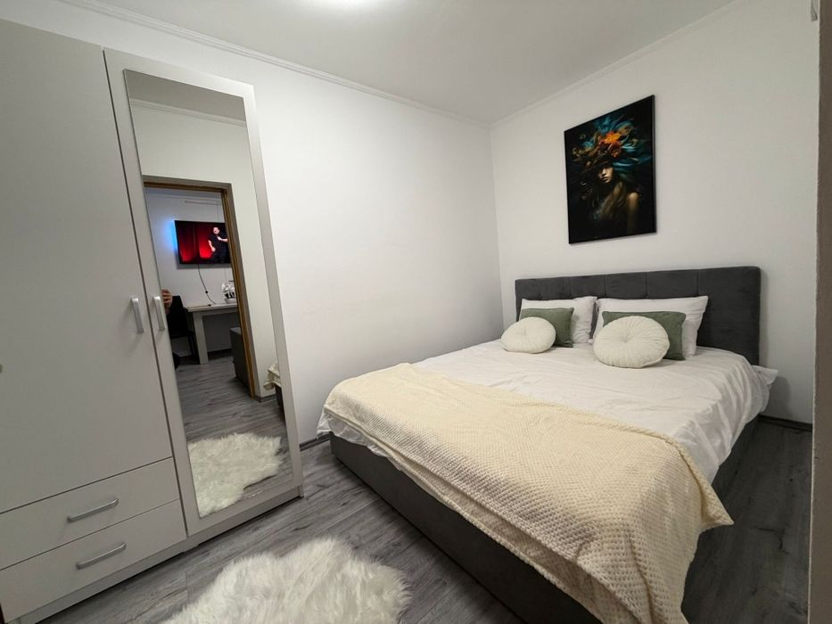 Proprietar, închiriez apartament pe termen lung.