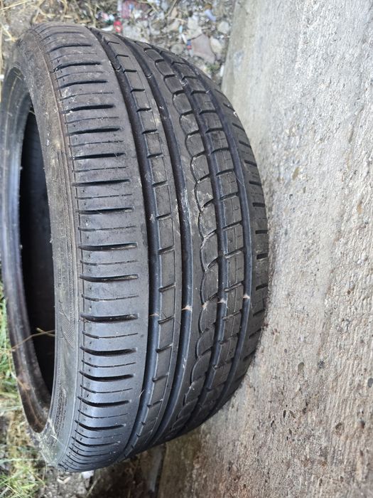 Cauciuc aproape nou 235 40R18