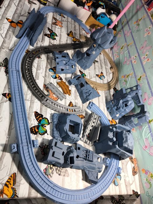 Diferite seturi șine și trenuri Thomas și prietenii, originale