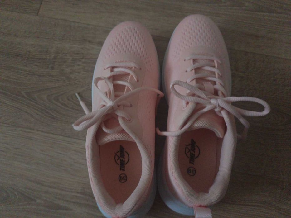 Продам кроссовки