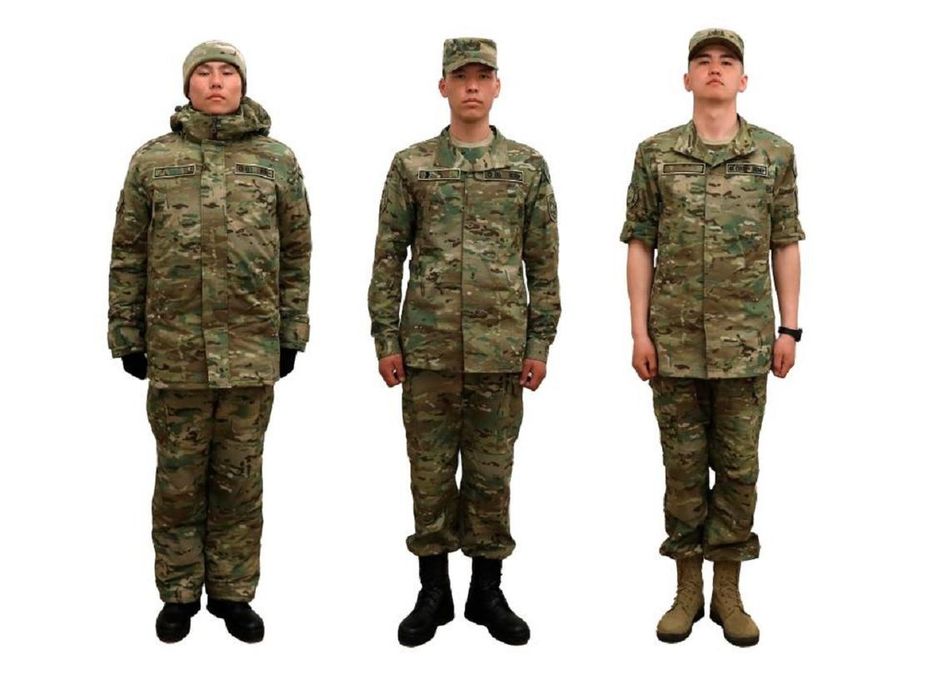 Продаю берцы и форму новый