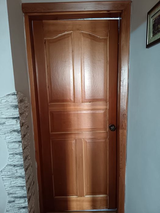 Продам 6 дверей с коробкой