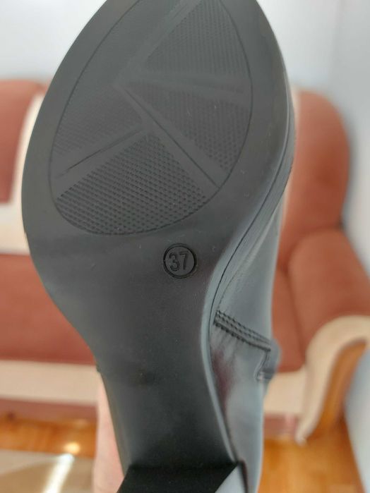 Cisme piele naturalaincaltate o singura data,extrem de comode pt cine