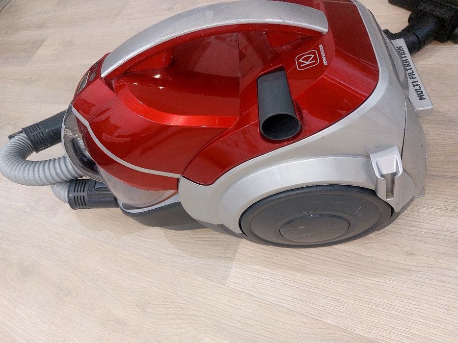 Пылесос LG 2000 Вт.