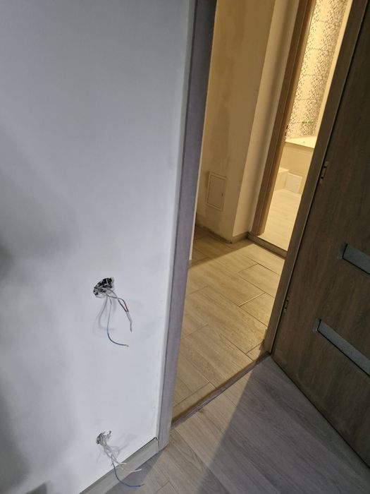 Gresie, glet, tapet, rigips, electrica, sanitare