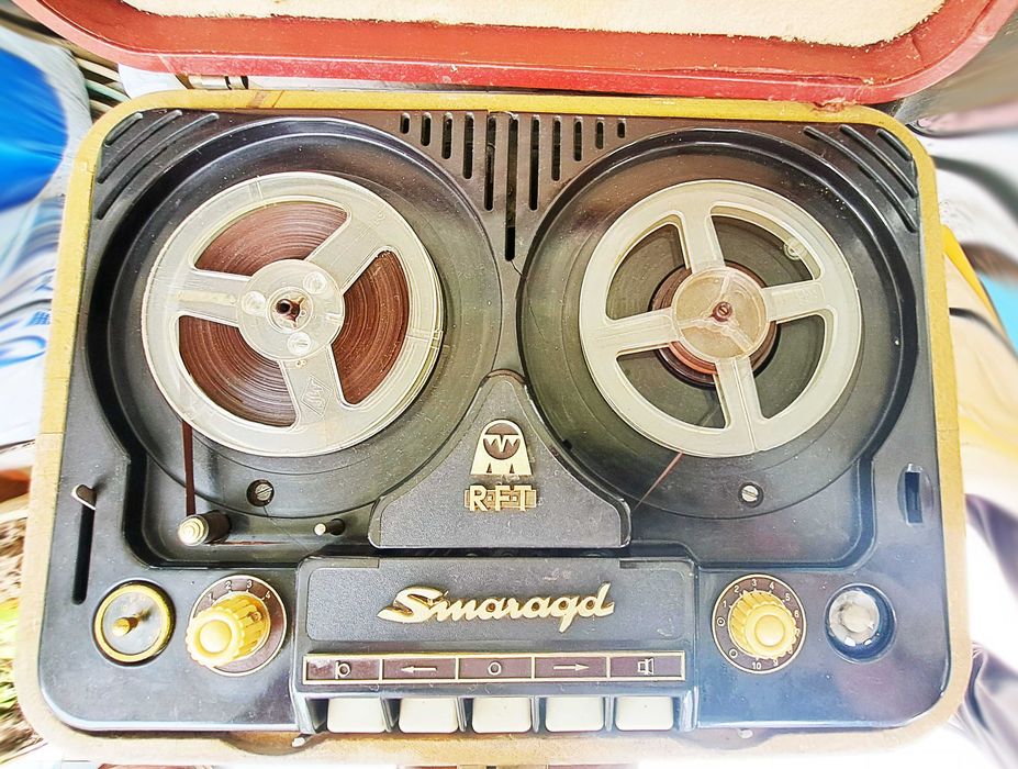 Ретро колекция - магнетофон, радио-касетофон с грамофон и телевизор