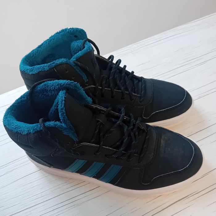 Маратонки тип боти на Adidas