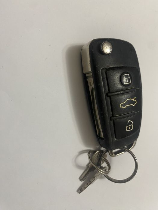 Cheie cu 3 butoane Audi potrivita la multe modele