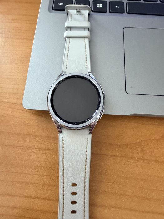 Samsung Galaxy 6 47mm + подарък