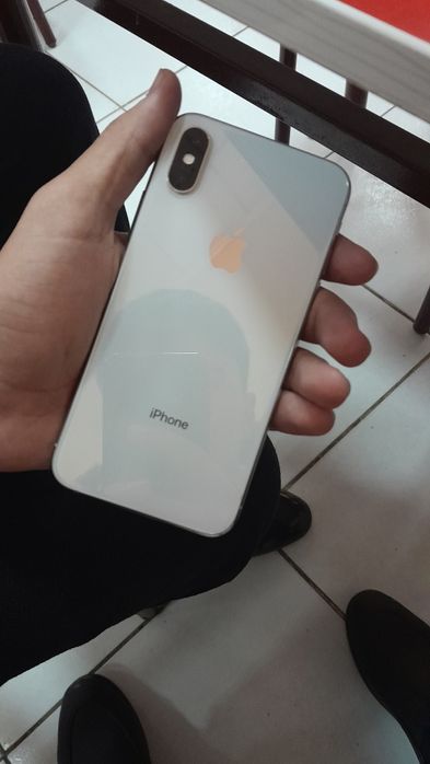 Iphone XS model telefoni sotiladi