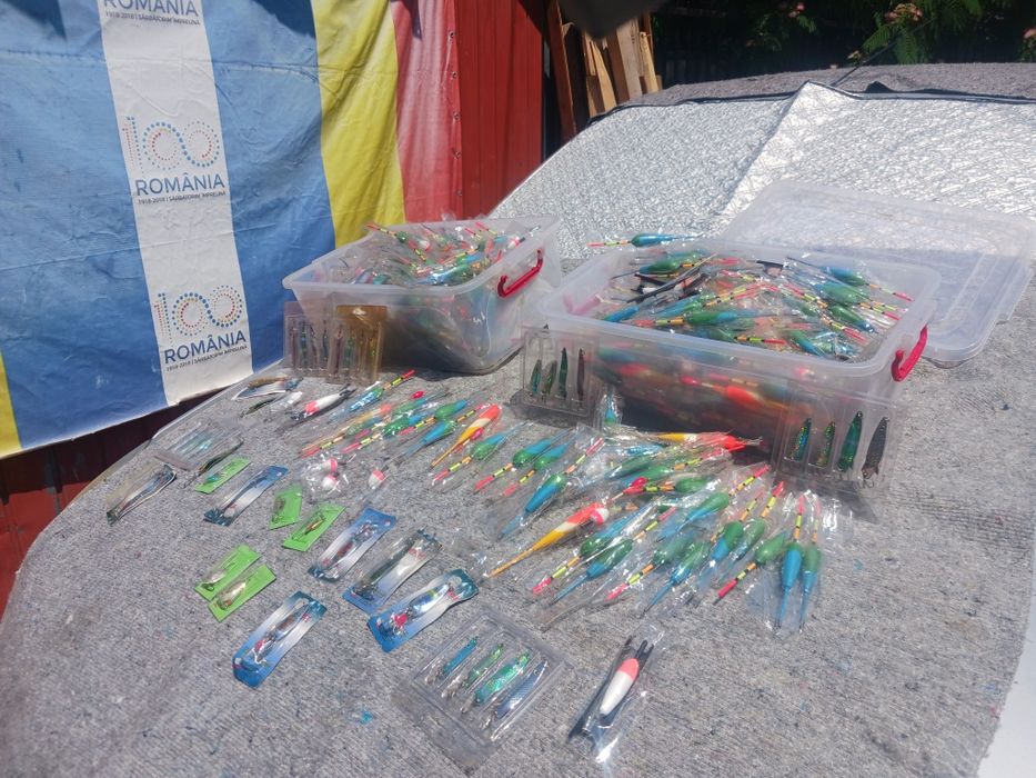 Lingurite pescuit și plute mici și mari