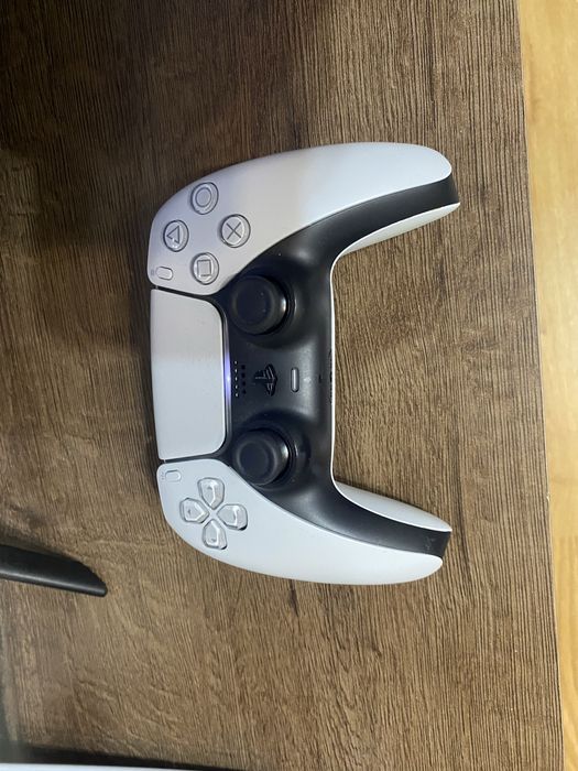 PS5 Digital + controller