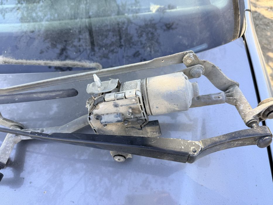 Моторче - механизъм предни чистачки Vw Touran
