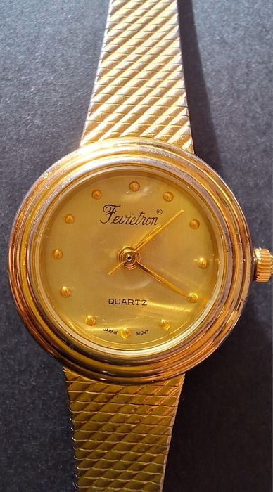 Ceasuri damă diferite modele .