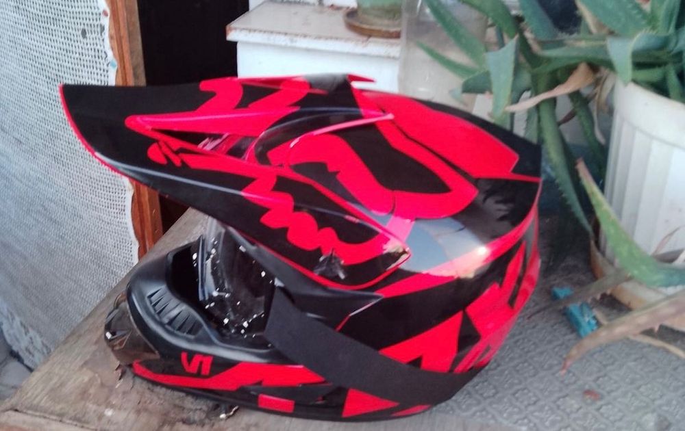 Каска за мотокрос fox v1