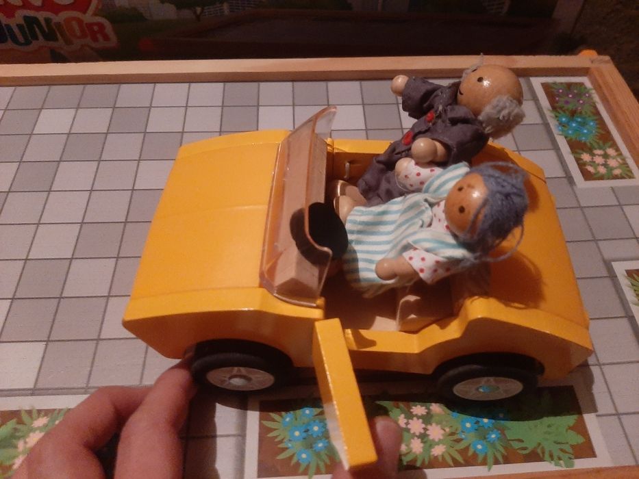 Нова дървена къща за кукли