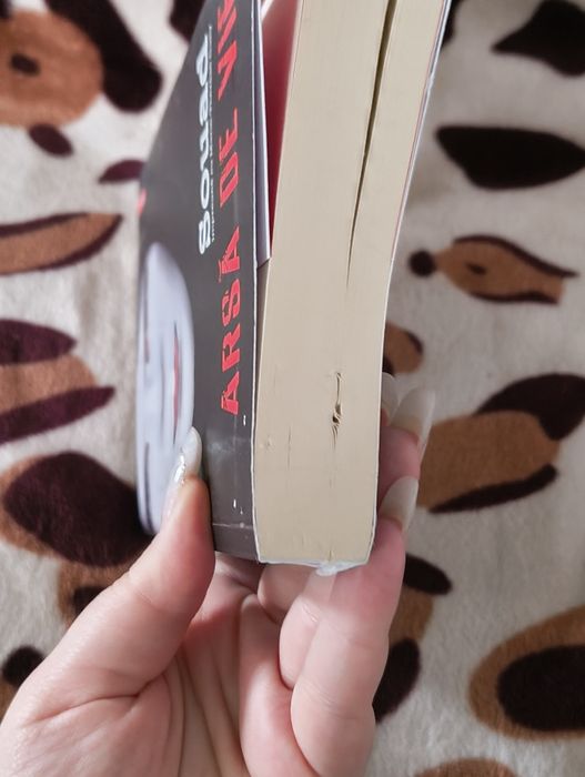 Carte "Arsă de vie"