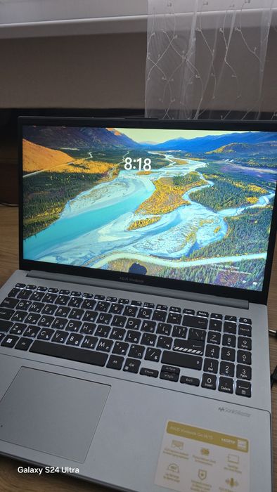Лаптоп Asus vivobook E1504FA с подарък чанта