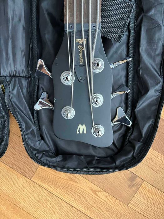Warwick RB Corvette 5 string bass с включени калъф и каишка