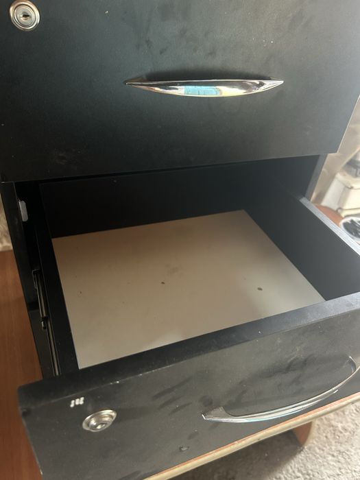 Продам тумбочки черные