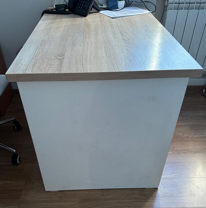 Срочно продаётся дёшево стол!