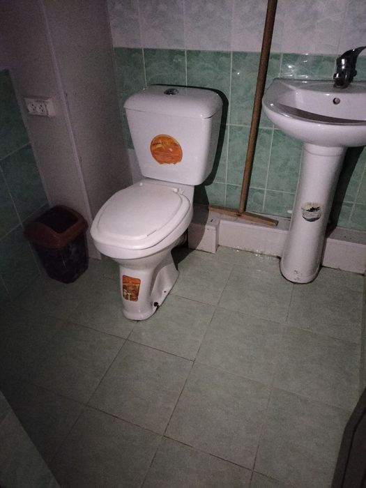 1xonali xonadon sotiladi.Shaxar markazidan.Garden house orqasi