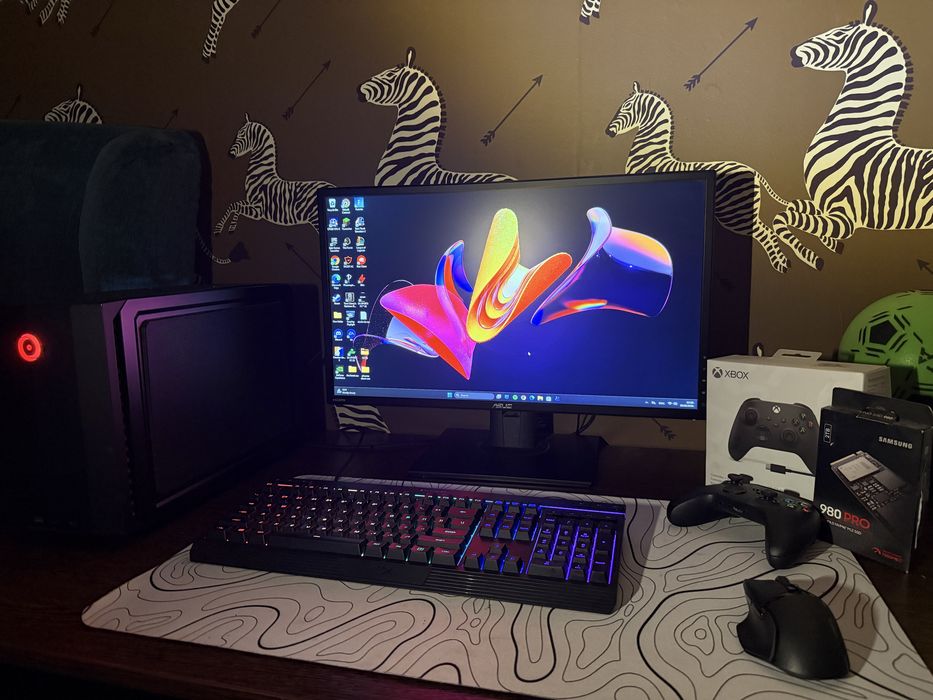 PC Gaming i7-10700K + RTX 2080 Ti + 16GB RAM + SSD Samsung 980 Pro 2TB + Monitor+ Casti gaming Logitexh G335+ Controller XBOX + cablurile necesare