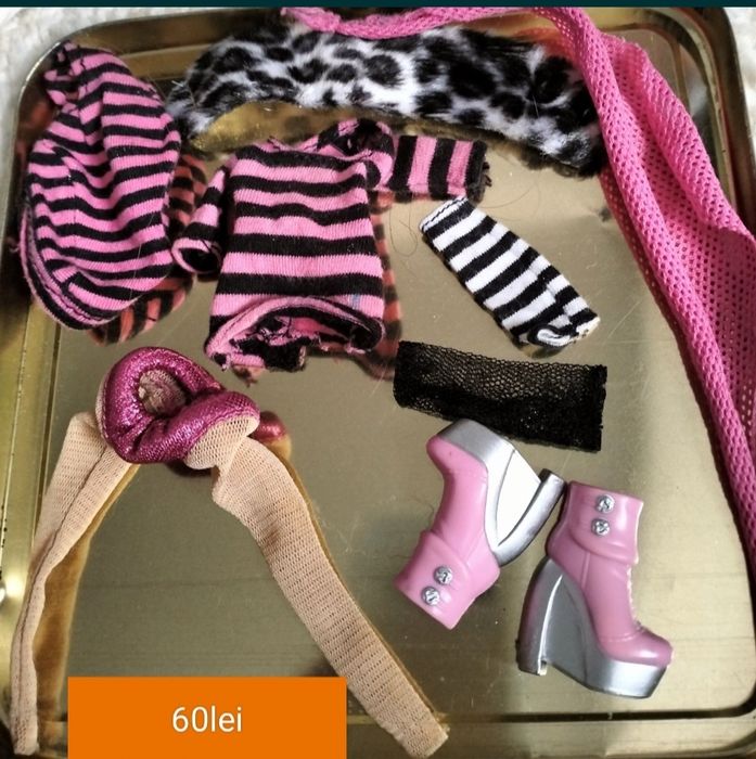 Set haine și cizme păpuși Bratz