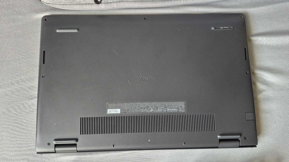 Laptop Dell model Vostro3520,i5-1135G7, 2.4GHz