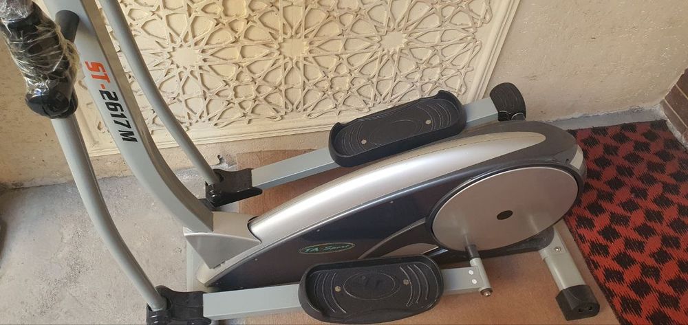 Компактный магнитный эллиптический тренажер с ЖК-экраном и 8 уро