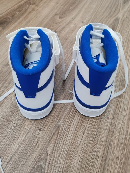 Кроссовки Адидас