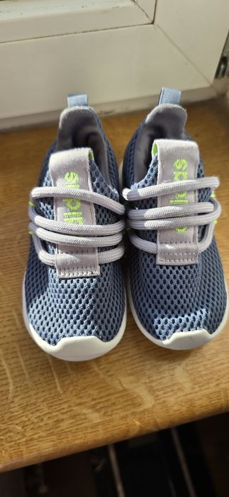 Vând adidasi Adidas 22