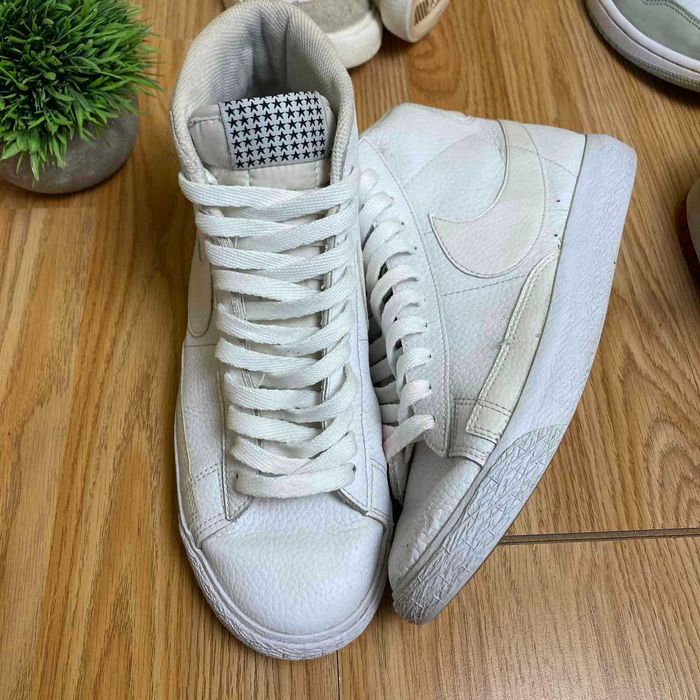 Nike Air Jordan 1 High, Nike Dunk Low, Nike Blazer Mid 77