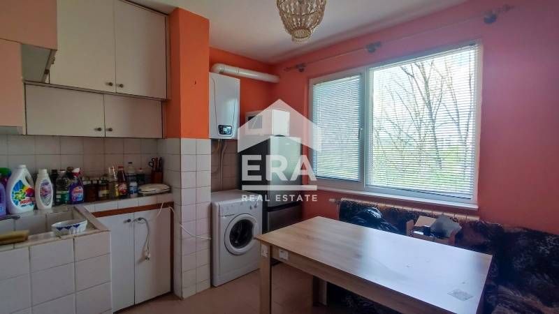 Дава се под наем Двустаен апартамент в Търговище, Запад 3 - 70 кв.м за 204 € - Снимка #3