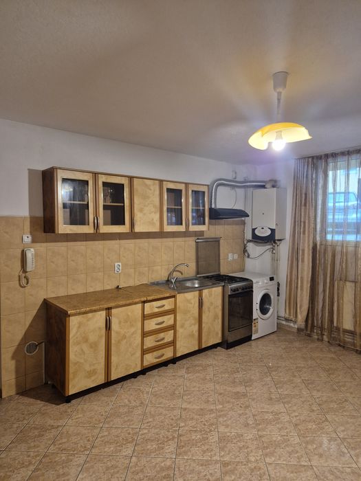 Inchiriez (sau vand) apartament decomandat 57 m2