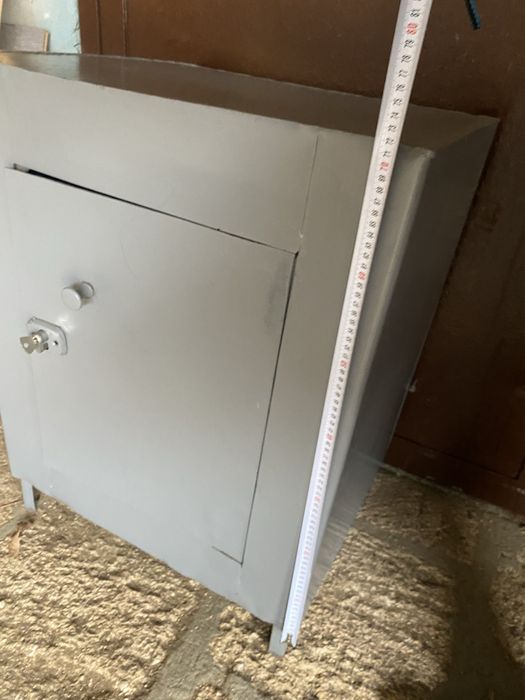 Сейф железный продам