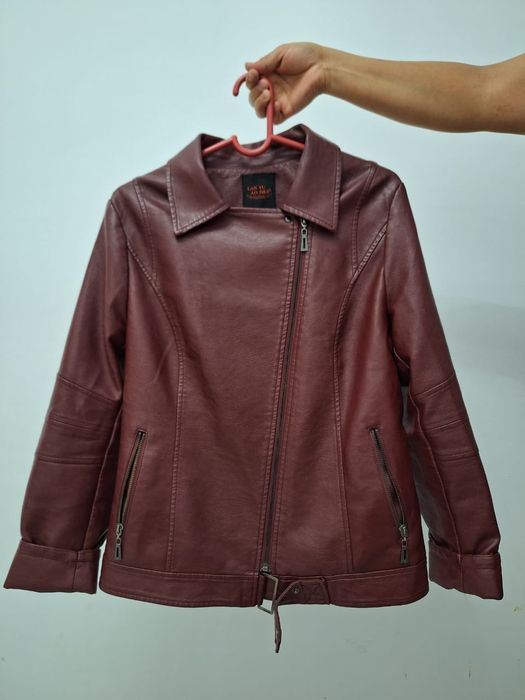 Көйлектер, куртка сатылады!