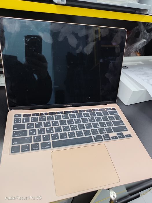 Продам MacBook Air 2020 M1