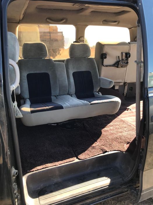 Автомобиль nissan largo