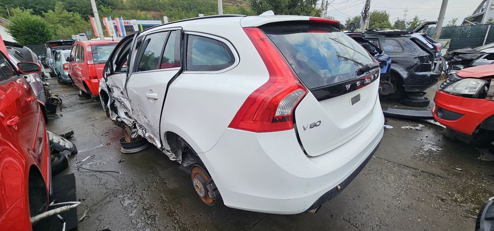Capota motor volvo V60 1.6 TDCI euro 2013