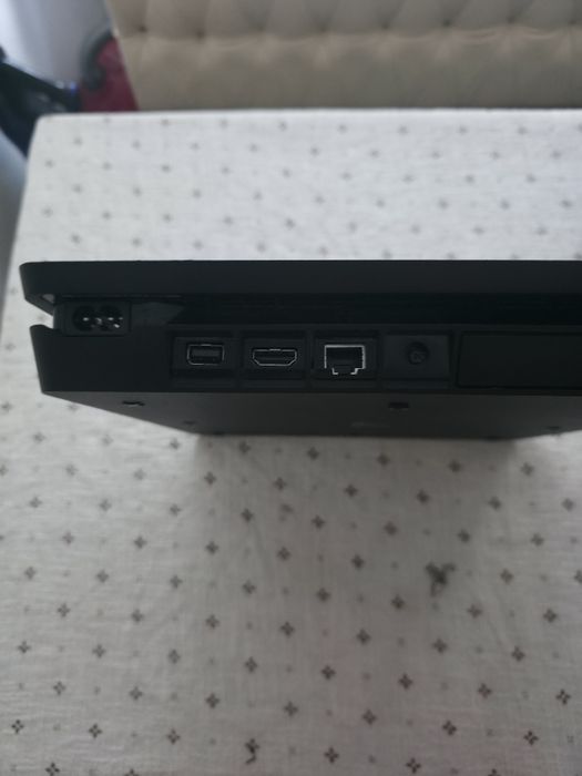 Ps4 slim 960 gb+3 jocuri și controler