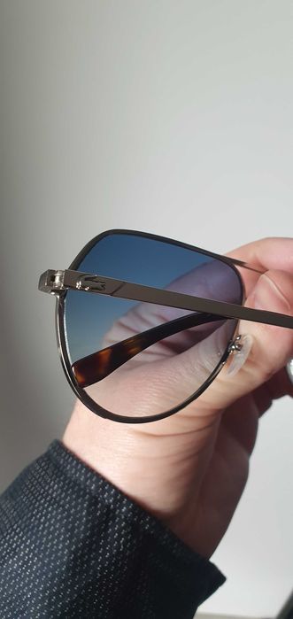 vând ochelari Lacoste