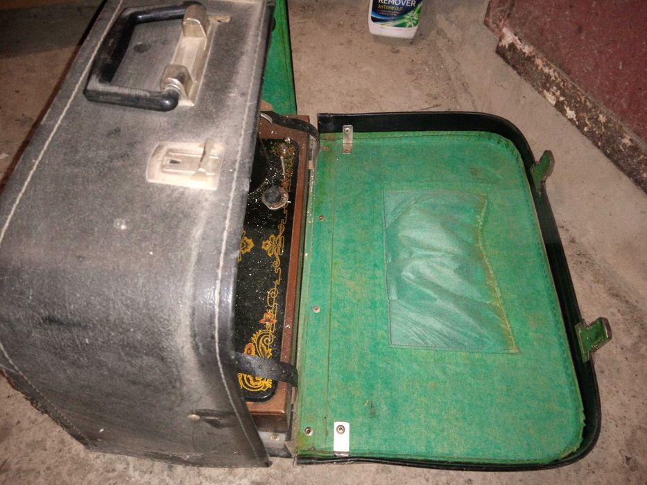 Продавам Шевна машина.